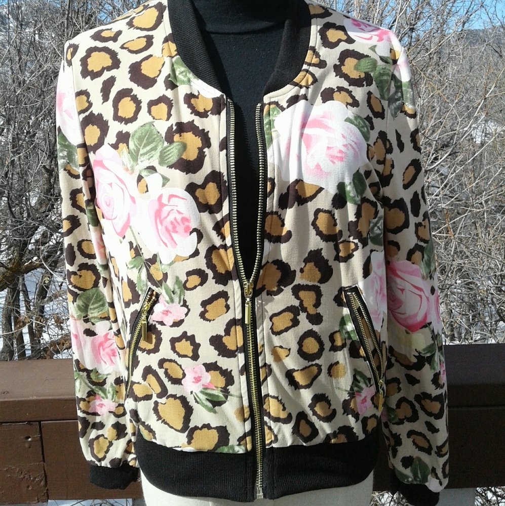 Retro Bomber Jacket. Leopard and Roses design. Golden front zipper and pockets